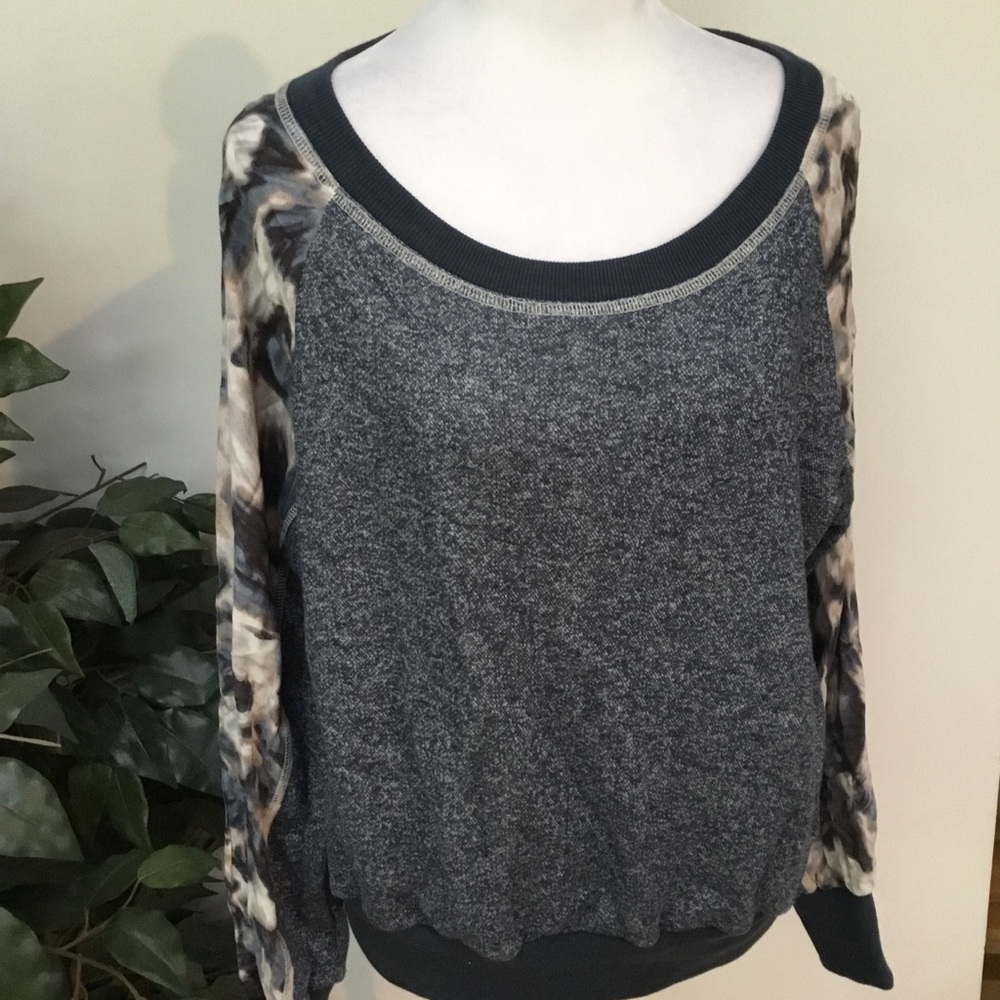 Neely pullover. - Picture 2 of 6
